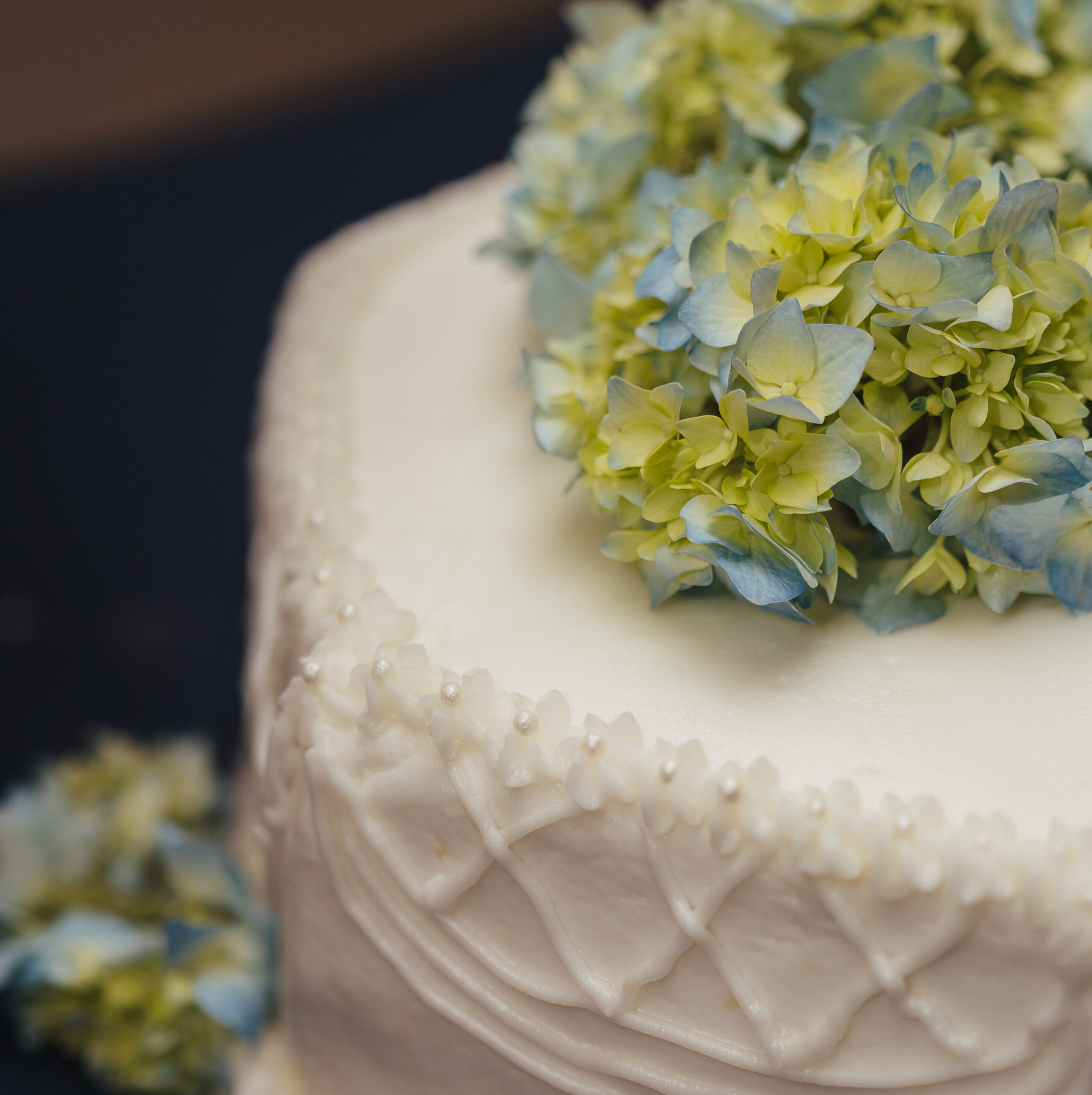 wedding cake flowers